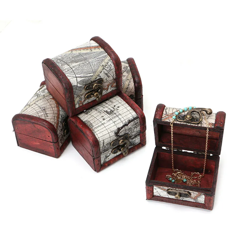 coffre de rangement style pirate avec finition en bois