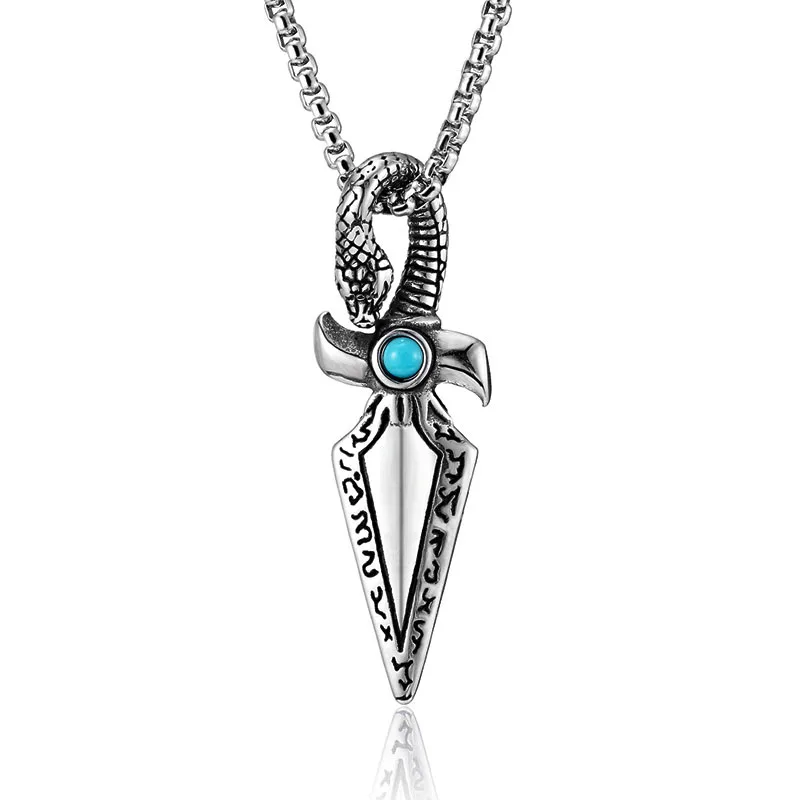 Collier avec pendentif serpent enroulé autour d'une dague