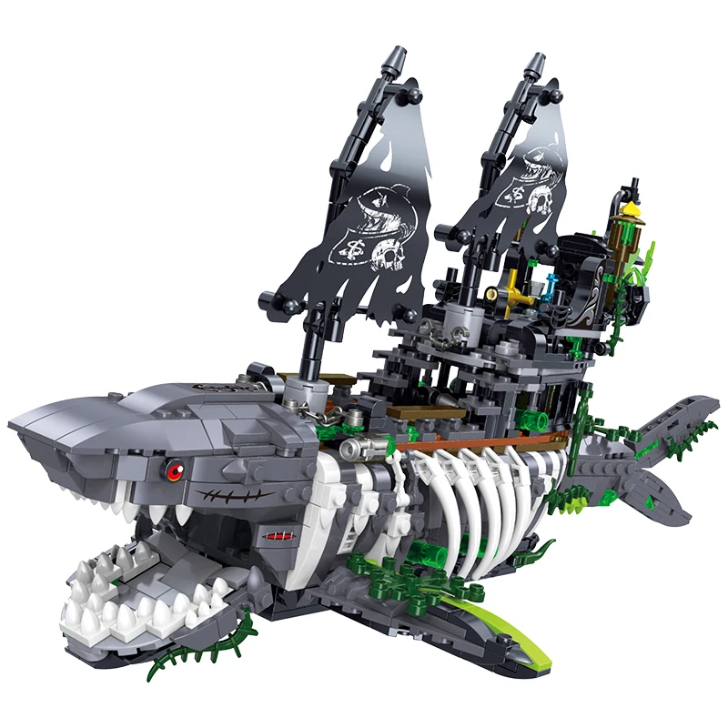 Modèle de jouet bateau pirate requin vu de face