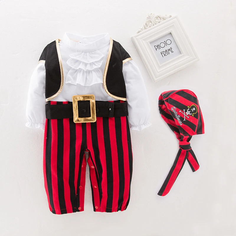 Costume pirate avec combinaisons adaptées pour les bébés