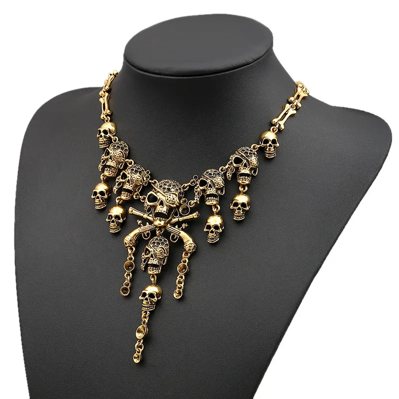 Collier en alliage de zinc avec pendentifs tête de mort