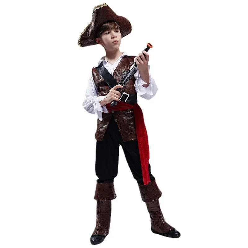 Déguisement pirate enfant avec un chapeau et une chemise