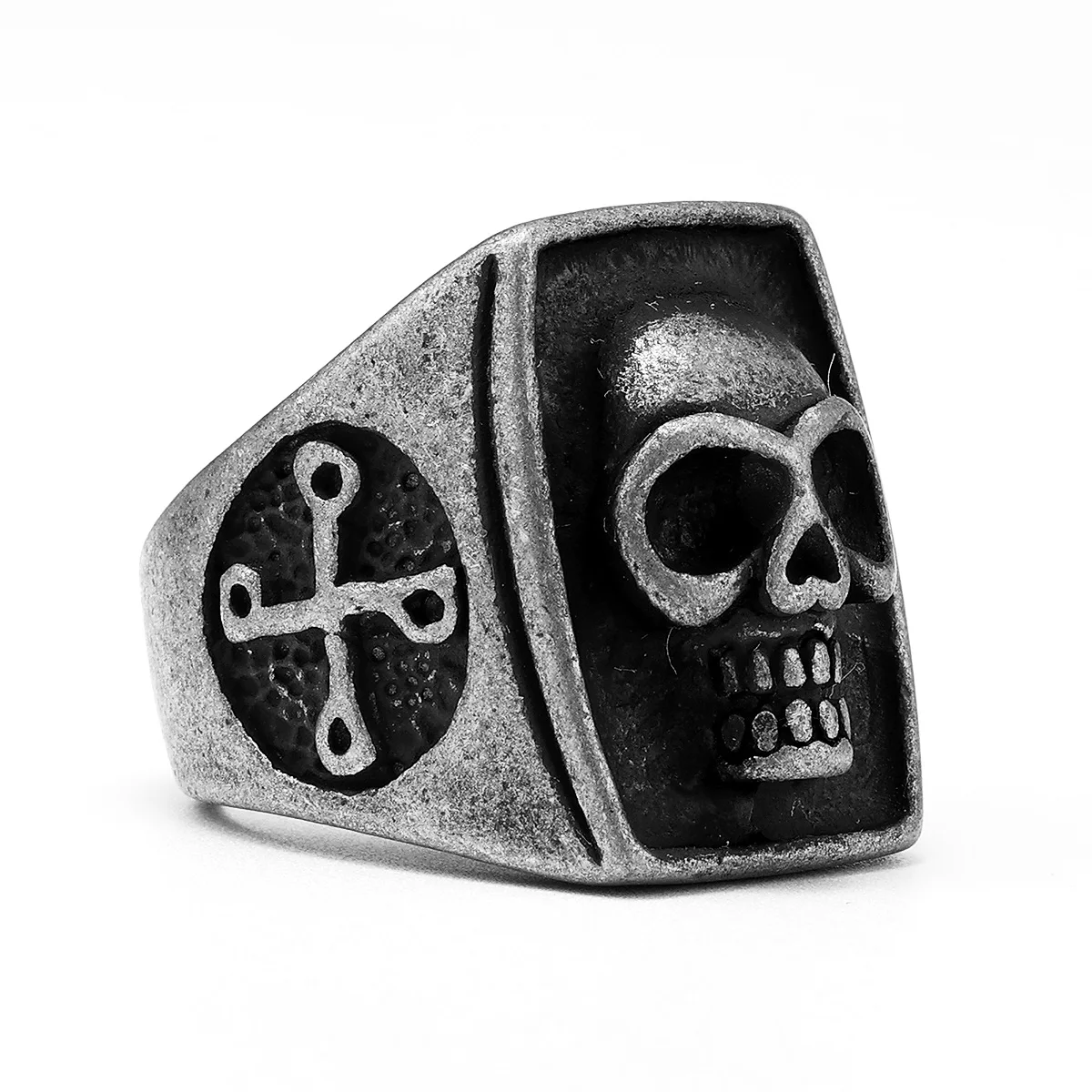 Bague en acier inoxydable avec design tête de mort en relief