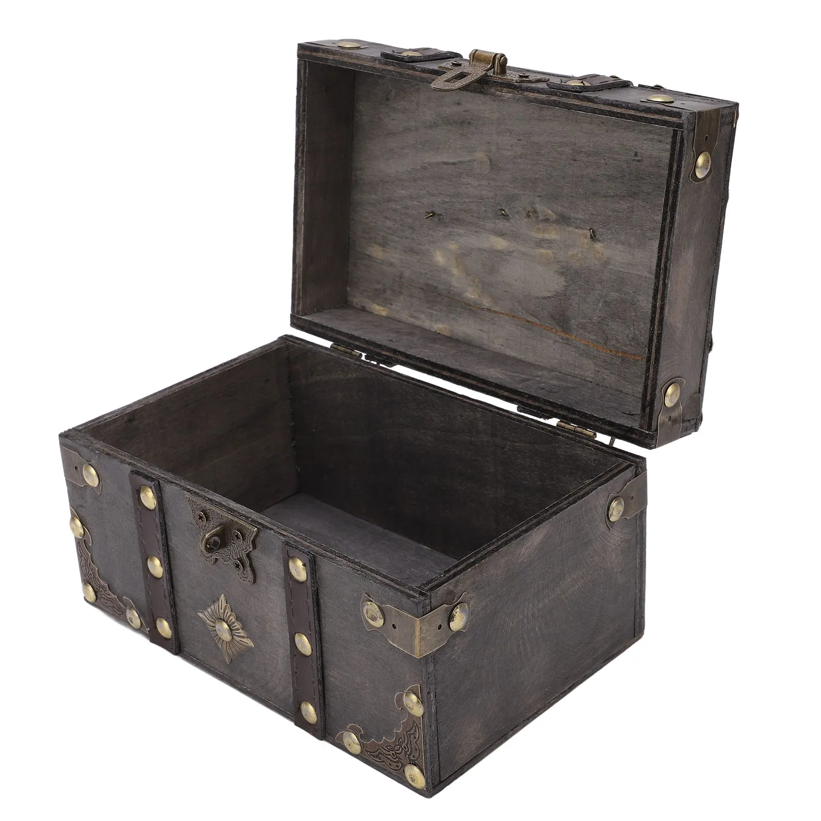 coffre de pirate en bois avec finitions métalliques