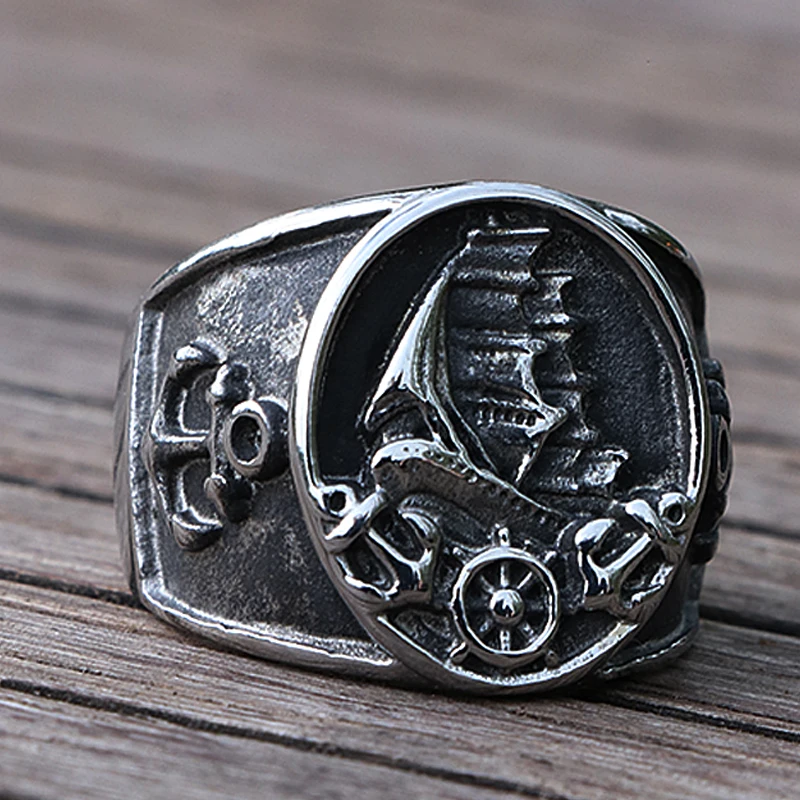 Bague inspirée des pirates avec un voilier